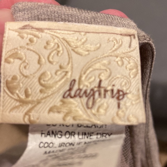 Daytrip vest like new! 💎 - Picture 6 of 6